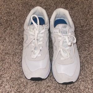 Beige New Balance 574